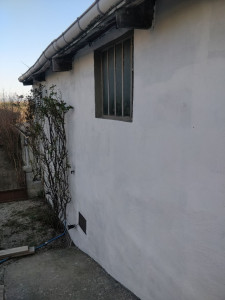 Photo de galerie - Pour une pose de peinture façade extérieur à 20€/m2 , nous avons pu donner une seconde jeunesse à  son mur et une meilleure visibilité pour son jardin .