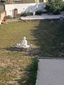 Photo de galerie - Réalisation mur en pierre et massif dans un jardin 