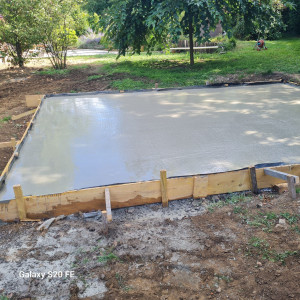 Photo de galerie - Création dalle extérieure pour serre...