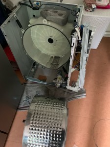 Photo de galerie - Extraction linge  entre tambour et cuve  lave linge Samsung 