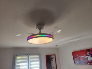 Photo de galerie - Installation  ventilateur  plafond  avec lumière rgb