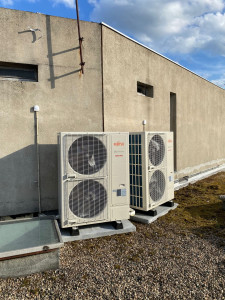 Photo de galerie - Pose de pompe à chaleur type air-eau. 