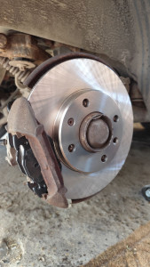Photo de galerie - Remplacement Disque et plaquettes de frein 