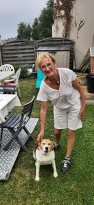 Photo de galerie - Je m appelle Sylvie  j aime les animaux et dispose de temps car retraitée et d un jardin fermé pour accueillir vos chiens de taille moyenne et de plus de 3 ans durant vos congés