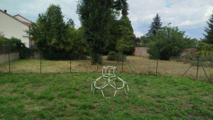 Photo de galerie - Après ( débroussaillage suivi de tonte et ramassage des déchets d'un terrain de 800 mètres carrés)