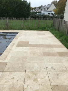 Photo de galerie - Terrasse piscine travertin
