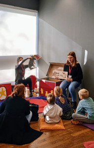Photo de galerie - Animation tapis de lecture au salon du livre de Lorient