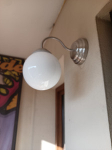 Photo de galerie - Pose d'applique.                                                                                                            