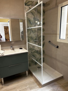 Photo de galerie - Très belle rénovation de cette petite salle d'eau