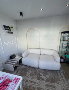 Photo de galerie - Canapé après nettoyage – Salon esthétique