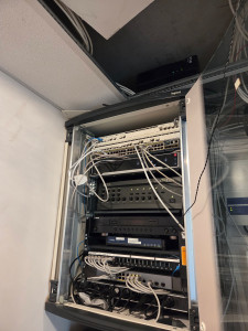 Photo de galerie - Remise à niveau d’une baie informatique d'entreprise.