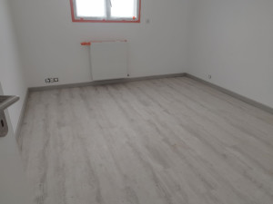 Photo de galerie - Pose de lames PVC à clipser sur l'ensemble d'un étage de maison 