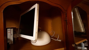 Photo de galerie - Ordinateur,Apple de 2002 . c’est le G4 son surnom est le tournesol.