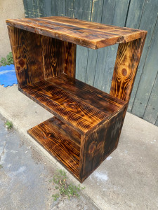 Photo de galerie - Fabrication meuble en bois brûlé 