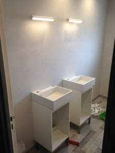 Photo de galerie - Installation meubles vasques salle de bains