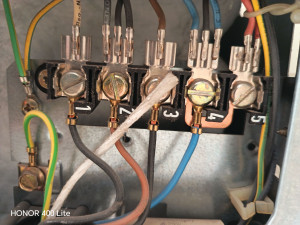 Photo de galerie - Montage de four électrique et plaque de cuisson. 