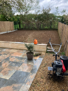 Photo de galerie - Passage au motoculteur avant semis pelouse 