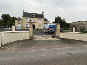 Photo de galerie - Nettoyage puis ravalement du muret 