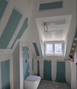 Photo de galerie - Réalisation d'une isolation et pose de plaque de plâtre hydro pour salle de bain.