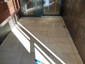 Photo de galerie - Décapage d'un Hall 