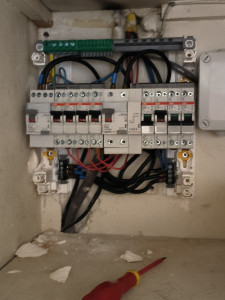 Photo de galerie - Installation nouveau tableau électrique suite à un incendie