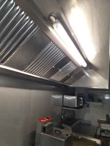 Photo de galerie - Dégraissage moteur, conduit, filtres et hotte plus polish de finition .
Resultat .