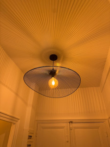 Photo de galerie - Installation luminaire lustre grande taille 