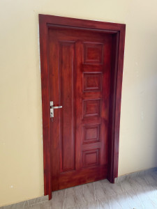 Photo de galerie - Porte en bois, pose de porte