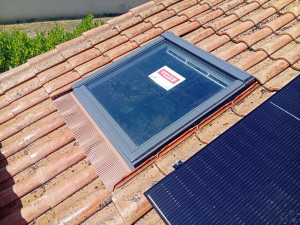 Photo de galerie - Pose d'un velux 114 x 118 sur charpente américaine 