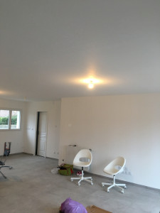 Photo de galerie - Maison neuve peinte:Pièce à vivre de 55 m².Murs,plafonds,boiseries en peinture écologique blanche