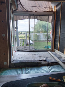 Photo de galerie - Pose d'une extension en bois , pose d'une porte fenêtre et coulissant 2
