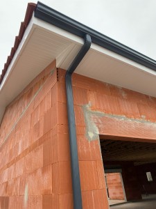 Photo de galerie - Habillage de toiture en PVC Et gouttière en aluminium couleur au choix