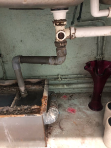 Photo de galerie - Suppression d’un bac de récupération + réfection d’écoulement et ajout de syphon 