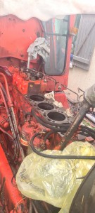 Photo de galerie - Changement  du joint de culasse sur un  tracteur renault  1181-4 
