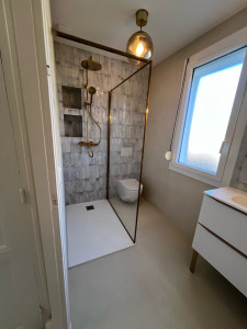 Photo de galerie - Rénovation douche à l’italienne carrelage et béton cirée 