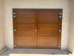 Photo de galerie - Pose d’une porte de garage 2 vantaux