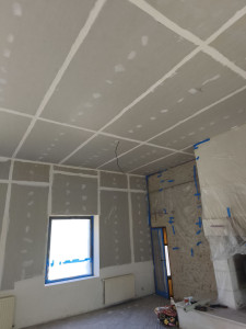Photo de galerie - Réalisation collage de bandes, hauteur plafond 3,80 m