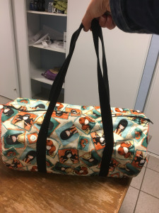Photo de galerie - Création d’un sac de sport multi poches pour petite fille ! 