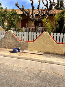 Photo de galerie - Mise en peinture façade sur mur clôture 