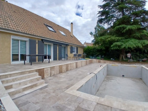 Photo de galerie - Piscine et dalle autour de piscine puis carrelage 