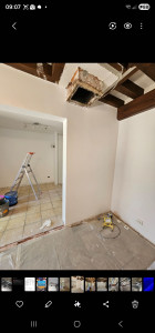 Photo de galerie -  Dépose de la cheminée à cet emplacement.
Ratissage complet des murs en crépi en deux passes.
Mise en peinture avec finition Evolutex Velours