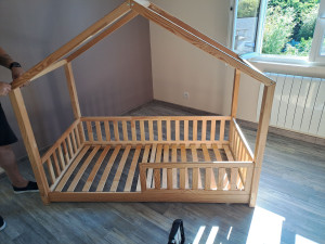 Photo de galerie - Démontage puis remontage d'un lit enfant 
