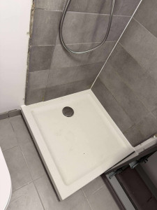 Photo de galerie - Pose d’un bac à douche 