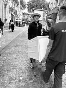 Photo de galerie - Descente aux encombrants, d’une machine à laver depuis le 4 ème étage d’un immeuble haussmannien.