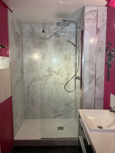 Photo de galerie - Suite rénovation salle de bain , ancienne baignoire 