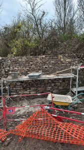 Photo de galerie - Maçonnerie pierre sèche en restauration de patrimoine validé par les bâtiments de France