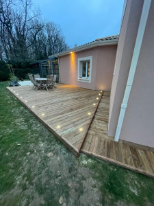 Photo de galerie - Création terrasse en bois sur plots 
