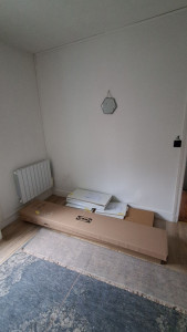 Photo de galerie - Montage d’un dressing IKEA avec tiroirs et étagères (AVANT)