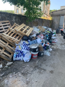 Photo de galerie - Débarras complet as un super tarif 250€ la benne chargée et décharger par notre équipe  