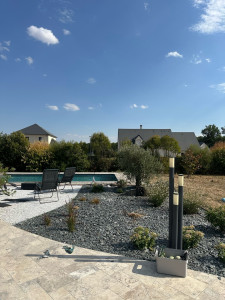 Photo de galerie - Création d’un massif et mise en valeur d’un Olivier 
